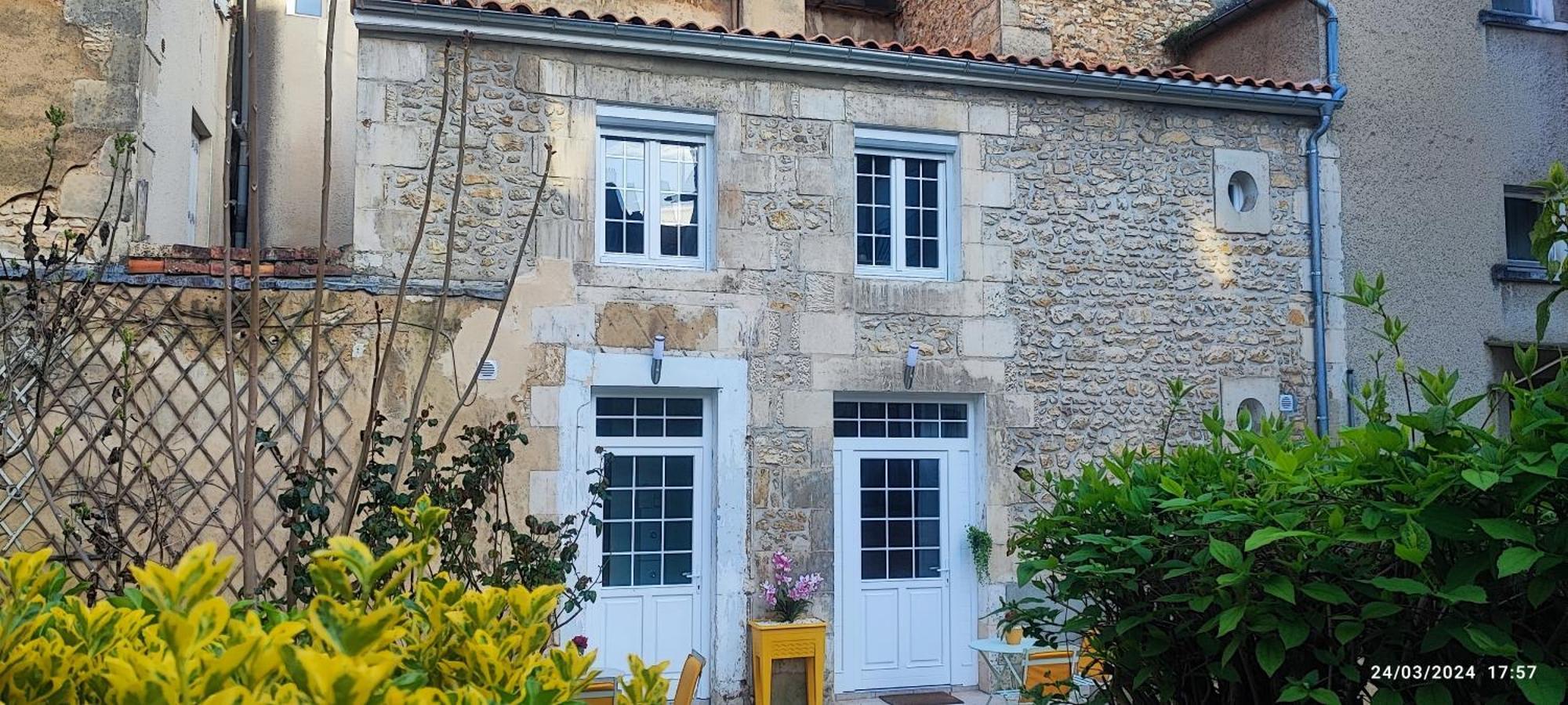 Le Cocoon Dore Poitiers Extérieur photo